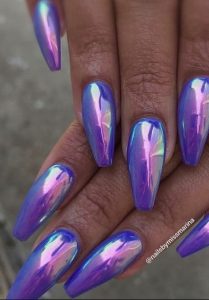 Unha roxa holográfica (Pinterest)