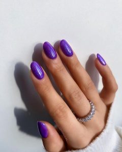 Unhas roxas simples (Pinterest)