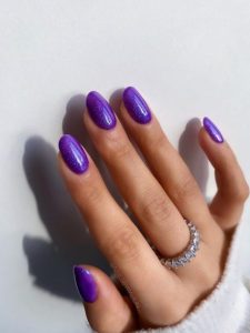 Unhas roxas simples (Pinterest)