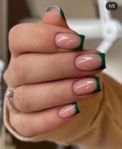 Unhas decoradas com corações