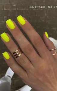 Amarelo-neon-e-vibrante