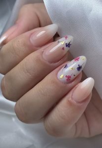 Branco leitoso com detalhes encapsulados