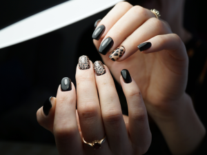 unhas-pretas-decoradas-1024x768
