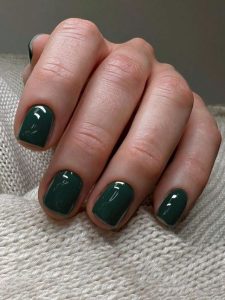 verde-escuro-unhas-curtas-pintadas-outono-640x853