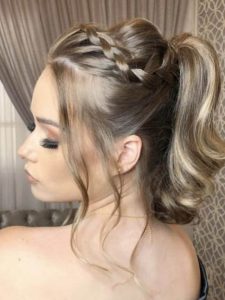 penteado cabelo curto rabo de cavalo no topo
