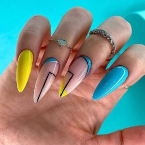 Unhas neon - marca desconhecida (Pinterest)