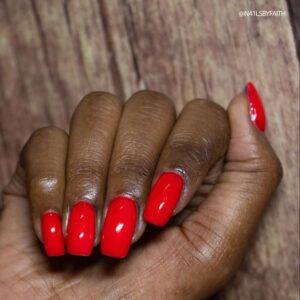 Unhas vermelhas - marca desconhecida (Pinterest)