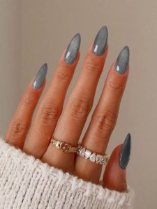 Esmalte Cinza, marca desconhecida (Pinterest)