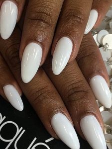 Unhas Brancas remetem ao poder