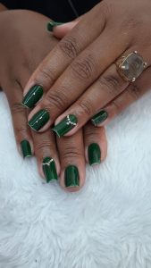 Unhas Verde - Cor e marca desconhecidos (Pinterest)