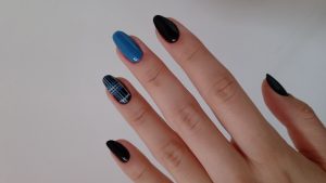 Unhas festa Junina xadrez azul