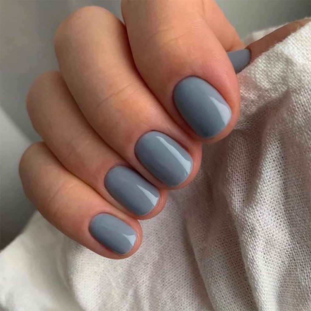 cores de esmalte unhas em tom cinza-azulado