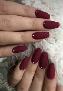 unha vinho com pedrinhas (Pinterest)