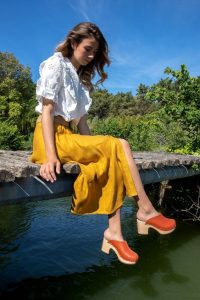Elegância com saia Midi (Pinterest)
