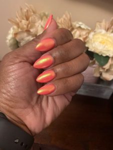 Unhas laranja - cor e marca desconhecidos (Pinterest)