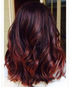 mechas balayage marrom morango