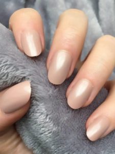 unhas de rica em formato oval