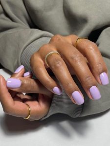 unhas em tom pastel