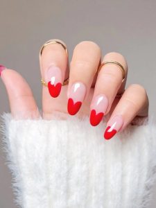 unhas em formato de coração