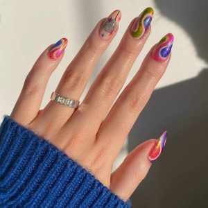 unhas coloridas inspiradas nos anos 70