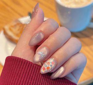 unhas neutras com adesivos