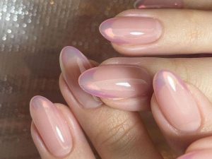 unhas francesinhas holográfica moderna para 2025