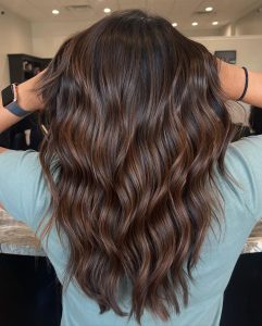 Balayage para morenas em tons chocolate