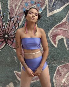 hotpants e meia calça roupa confortável para o carnaval