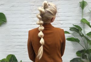 Penteado simples para carnaval rabo de cavalo com elásticos