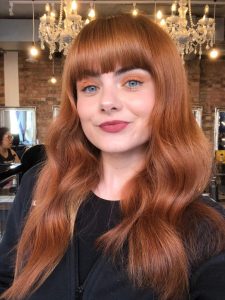 cabelo em cobre profundo para pele clara