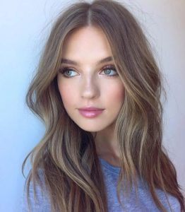 cabelo marrom acinzentado para pele clara