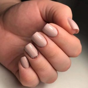 unhas neutras com detalhes sutis