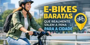 Mulher sorridente em e-bike econômica na cidade, texto E-BIKES BARATAS QUE VALEM A PENA