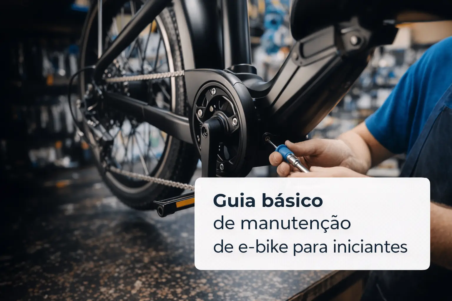Manutenção de e-bike com ferramenta no pedal em oficina